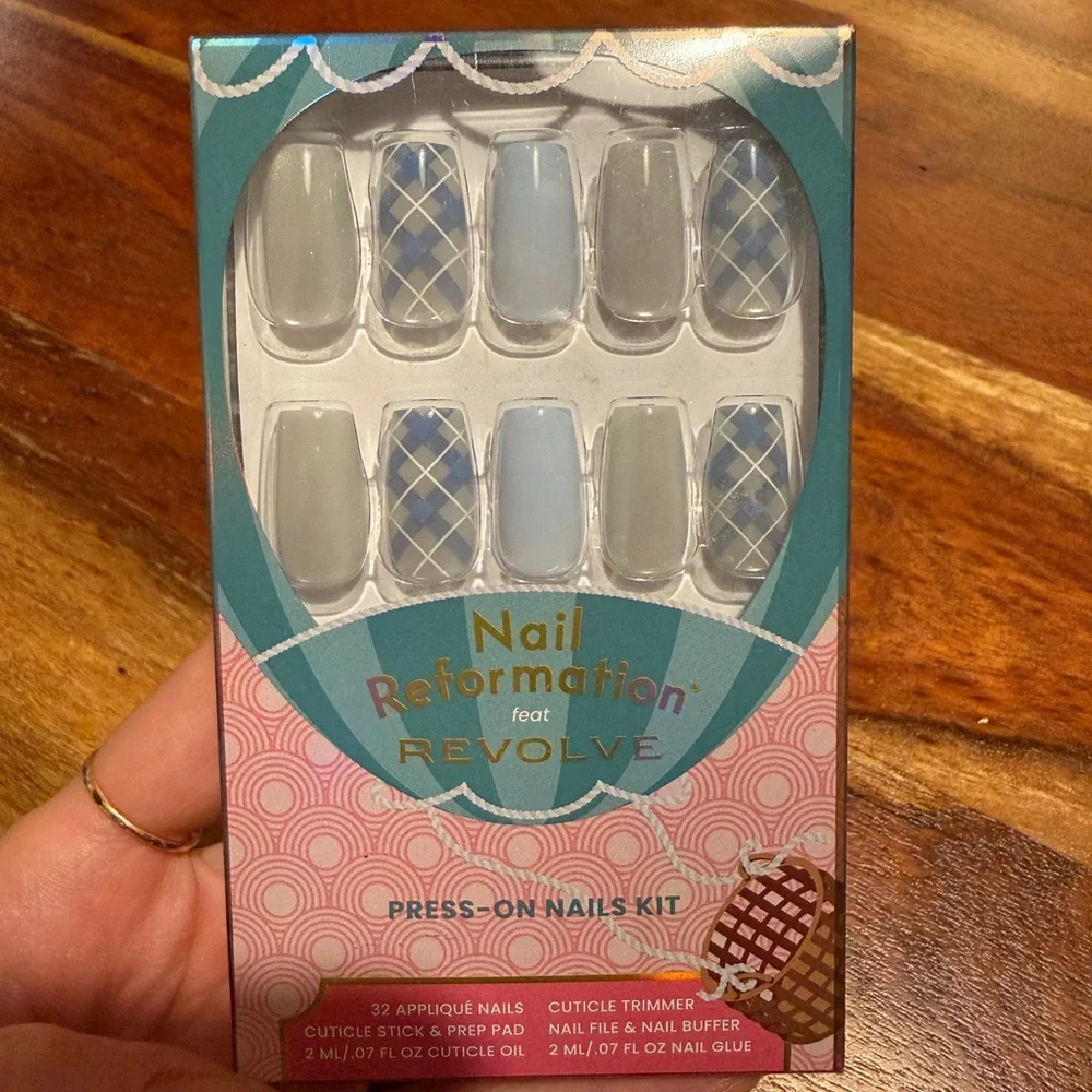 REVOLVE Cloud & Plaid Press-On Nail Kit - Blue, White & Silver